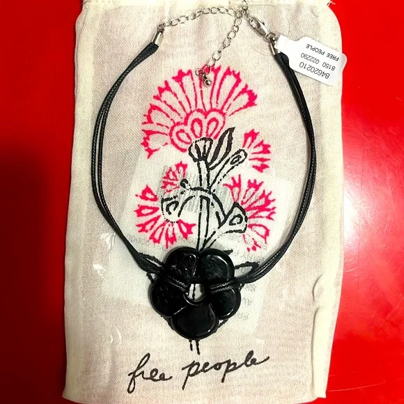 Free People Black Glass Flower Choker 🖤 - Picture 8 of 12